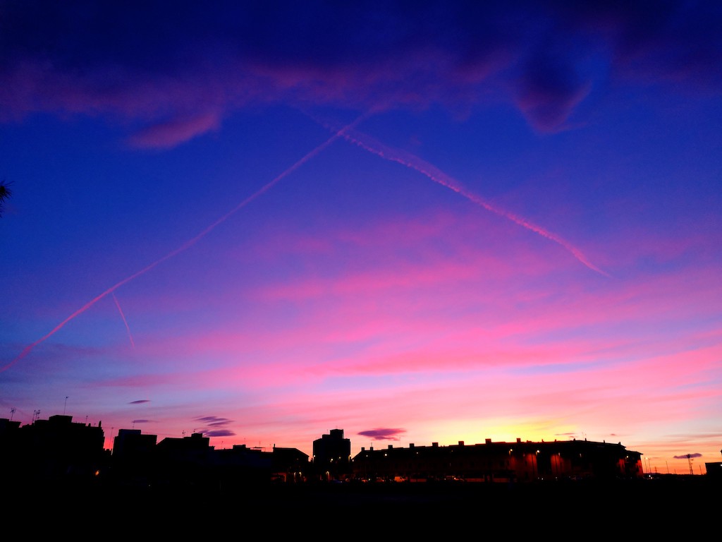 La X marca el lugar
Podemos ver una bonita puesta de sol en la hora azul en la localidad Valenciana de Foios.
Álbumes del atlas: aaa_no_album