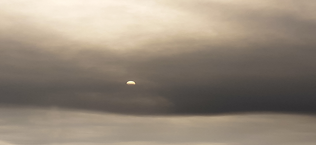 Entre las nubes
Luna llena asomándose entre las nubes
Álbumes del atlas: zfv21
