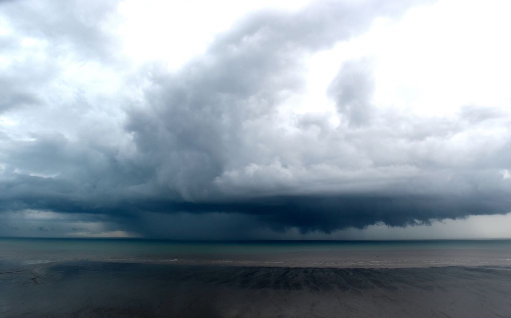 Julio Explosivo
Variedad de tonos de nubes, reflejándose con “”impacto” sobre el Océano Pacifico.
