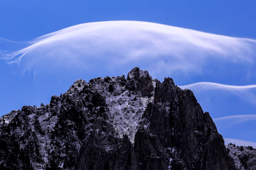 Fantasma
Els núvols fantasma són molt comuns al Pirineu en cosa de segons canvien de forma y lloc, aquest es va quedar uns instants aferrats dalt del pic fent com si fos un paraigües damunt la muntanya uns núvol molt curiosos i molt divertits d'observar
Álbumes del atlas: nubes_fantasma