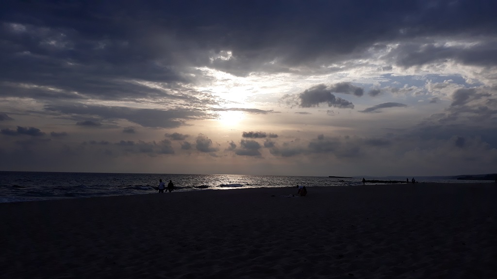 Paseando bajo rayos entre nubes
Terminando un día de playa
Álbumes del atlas: aaa_no_album