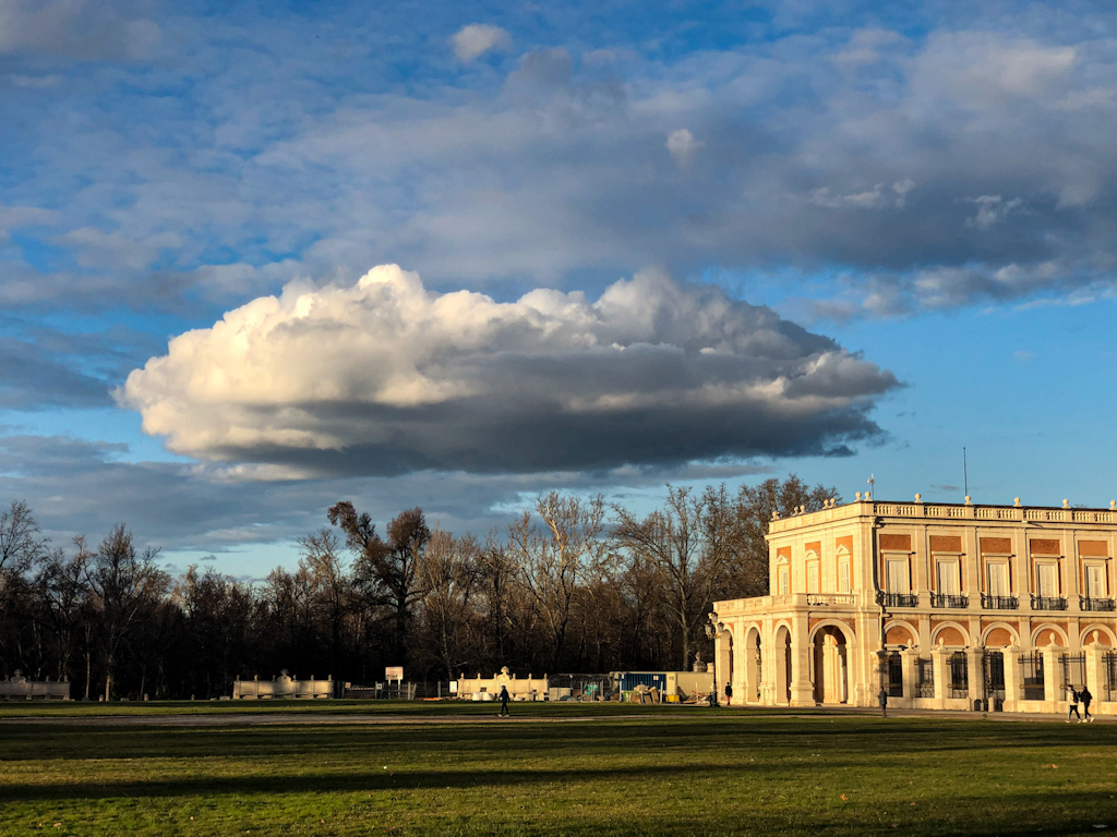 Nubes sobre Palacio
El invierno va llegando a su final, y el cielo nos ilumina de color y como no, las nubes adornan la imagen

