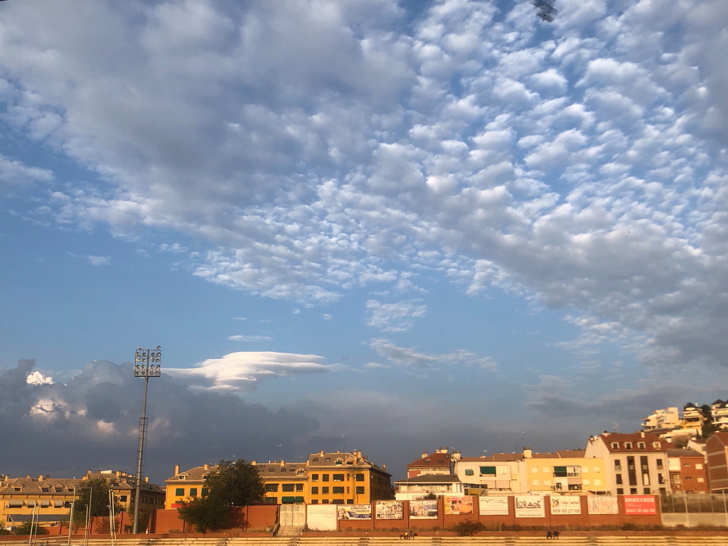 Variedad
Finales de Agosto, antes de empezar un partido de futbol, el cielo nos muestra diferentes tipos de nubes, click captamos la instantánea.
Álbumes del atlas: zfv21 aaa_atlas