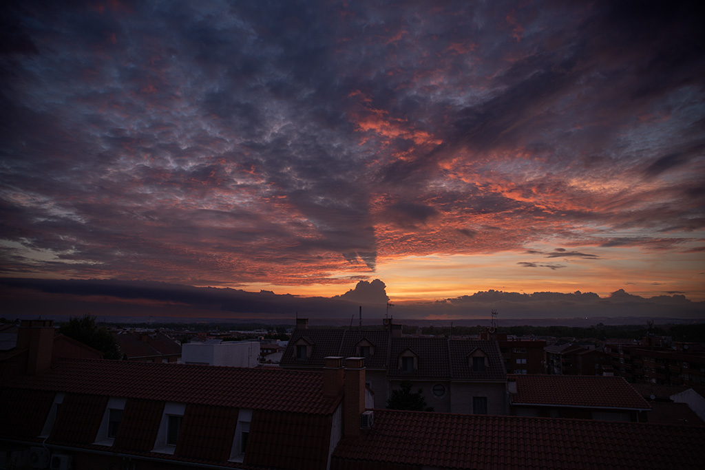 Atardecer con ese mar de nubes y colores que encanta.
