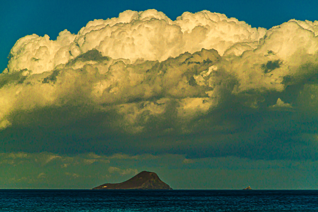 Pareidolia
Nube sobre isla Grosa y Farallón 
