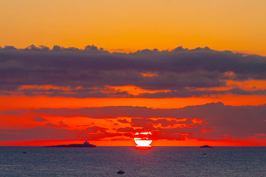 Omega
Amanecer con nubes sobre Islas Hormigas.
