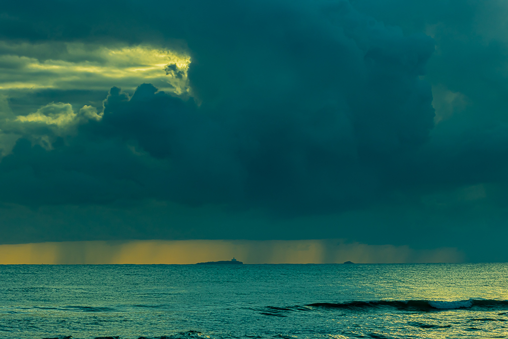 Lluvia sobre Islas Hormigas
Amanecer con tormenta y lluvia sobre el mediterráneo y las Islas Hormigas de Cabo de Palos.
