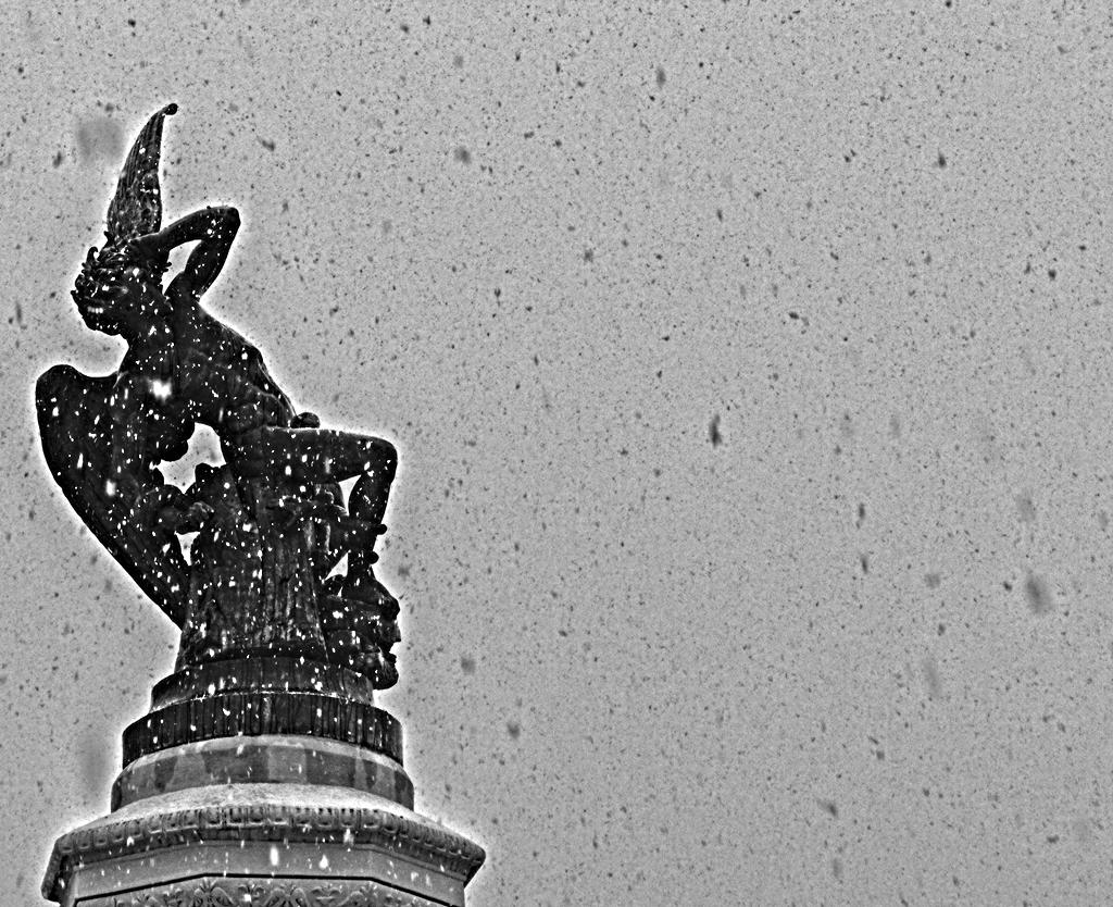 La nieve quema al Angel Caido
Parque El Retiro, Escultura del angel Caido, durante  la nevada que azotó a Madrid en el mes de enero 2021
Álbumes del atlas: nieve