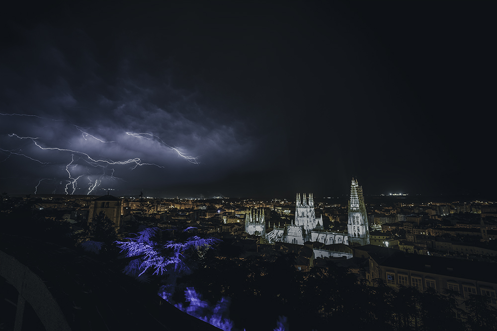 noche de tormentas en la ciudad de Burgos
