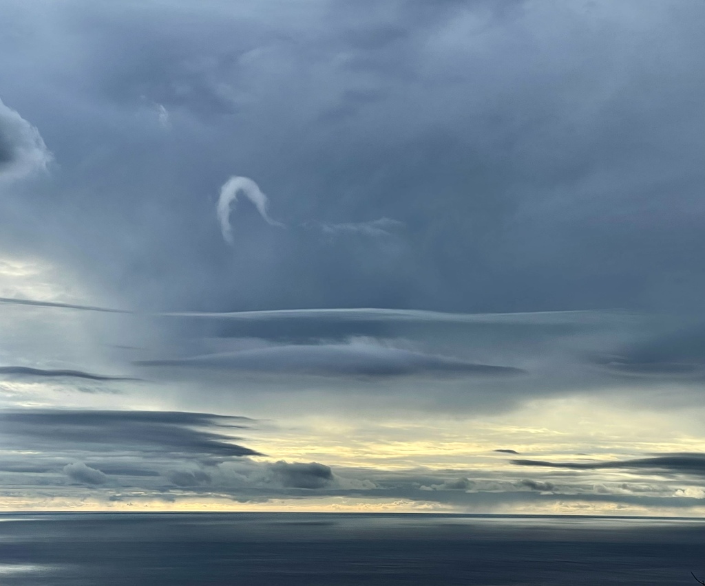 Nube Herradura
Cielos vistosos con el frente de SW
