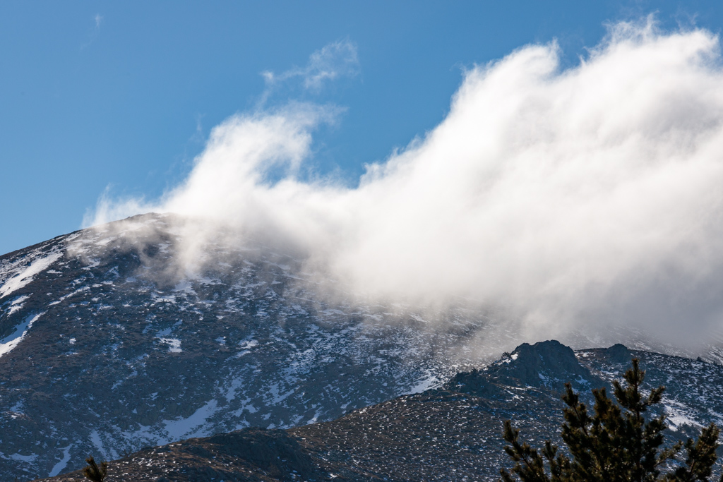 Nubes de altura
Nubes en picos de montaña
