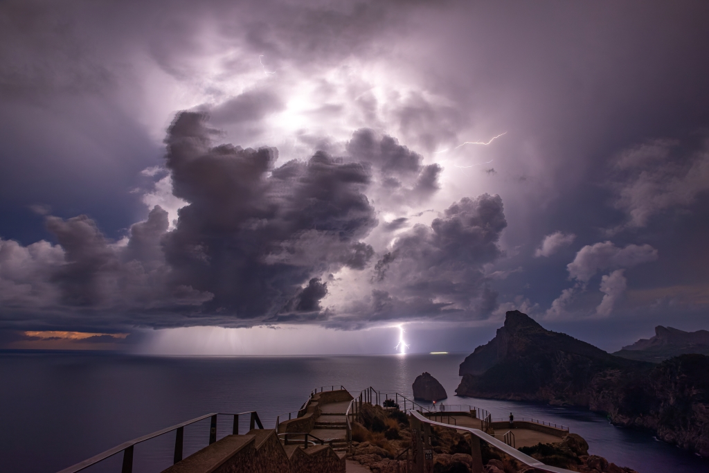 Tormenta marítima 
Preciosa tormenta desde el mirador des Es Colomer.
Álbumes del atlas: zfo22