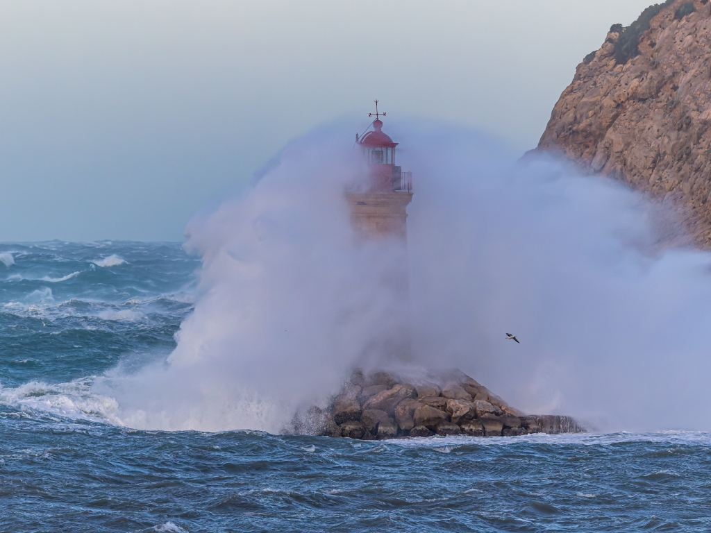 La furia del Mediterraneo 
La borrasca Fein nos dejo un viento de SW con fuerza 7 y un oleaje de 4 a 5 metros
