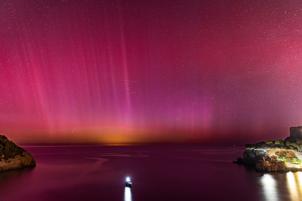  Faro bajo las luces del norte
Las auroras boreales estuvieron varias horas visibles en puntos de la Serra de Tramuntana. 
