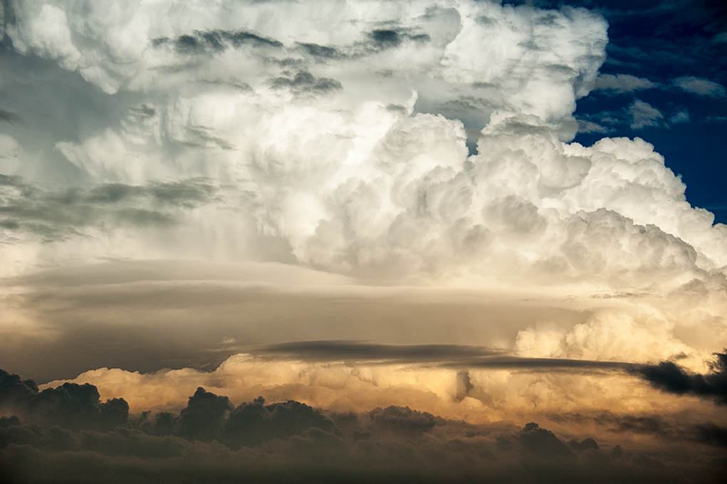 Atlas: Cumulonimbus
Desarrollos de cúmulos  a ultima hora del día, vistos desde el Somontano.
