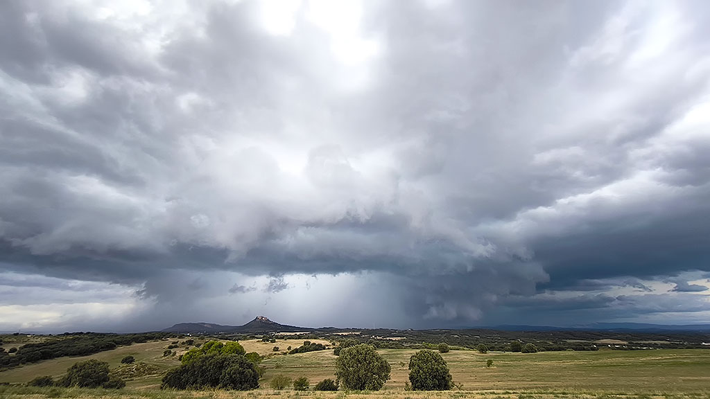 Supercélula que pasó bordeando el Somontano de Barbastro dejando a su paso inundaciones y desbordamientos de ríos, y en algunos casos, inutilizando carreteras mientras se dirigía hacia el Pirineo.
