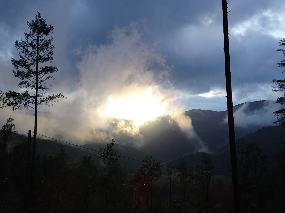 Atardecer tras una tormenta primaveral que dejó un ambiente muy húmedo tras su paso.
