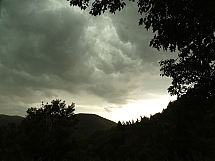 20240802_La-oscuridad-de-la-tormenta.jpg