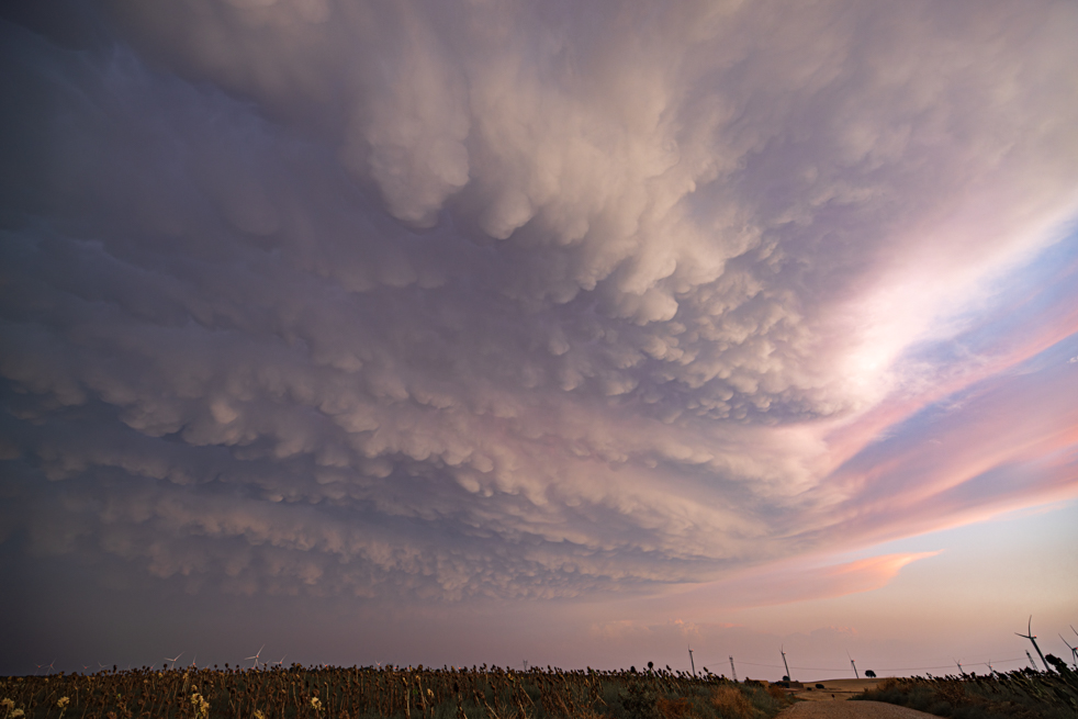 Después de varias tormentas, qué mejor que un cielo mamatus a la hora azul ?
