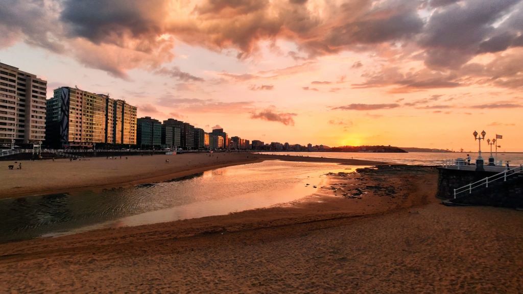 Gijón en otoño
Playa de San Lerenzo en la tarde de otoño
Álbumes del atlas: aaa_borrar