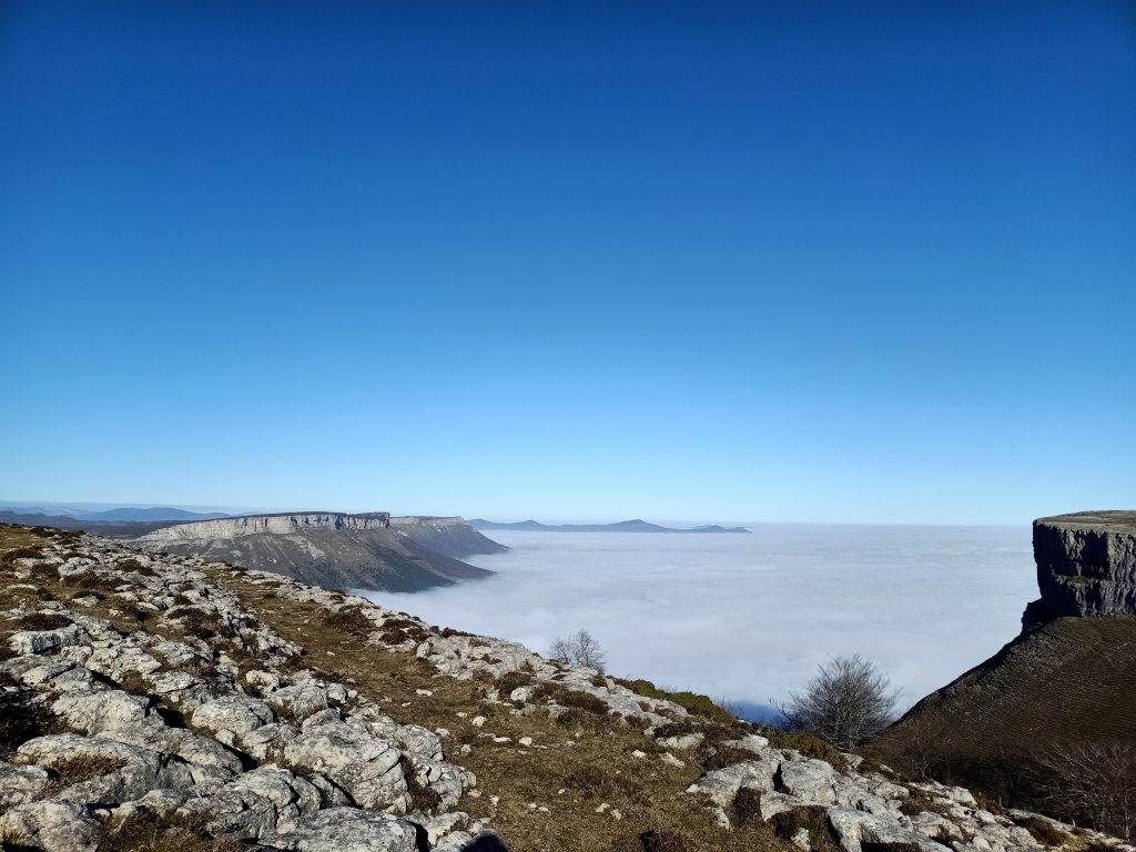 Alto de Angulo Burgos (3)
Vista de los valles de Bizkaia cubiertos de niebla desde el alto de Angulo.
