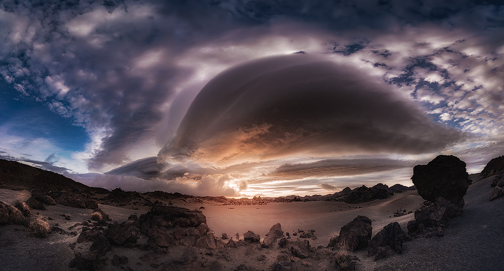 El nueve de febrero, nos despertábamos en Tenerife con estas gigantescas lenticulares sobre el Parque Nacional para deleite de los aficionados a la meteo.
