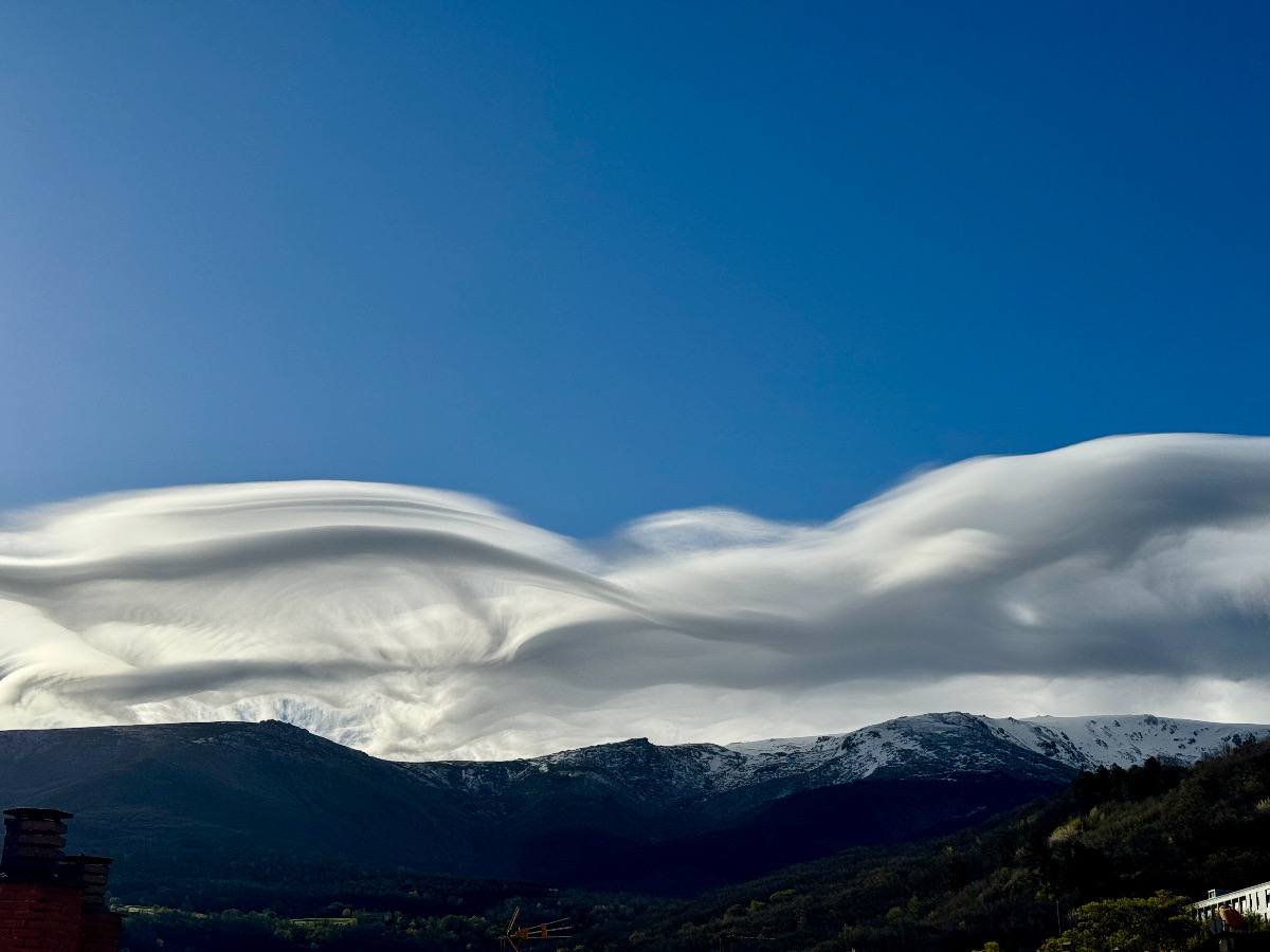 Lenticulares sobre la Sierra de Béjar.

