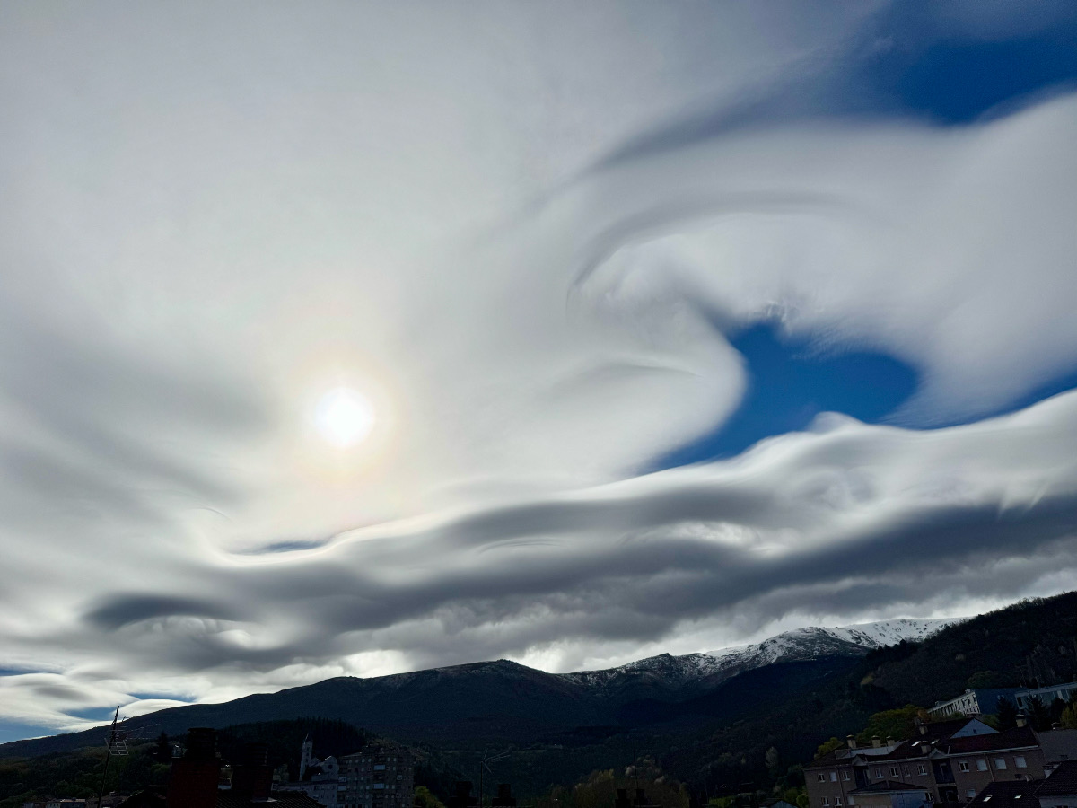 Lenticulares sobre la Sierra de Béjar.
