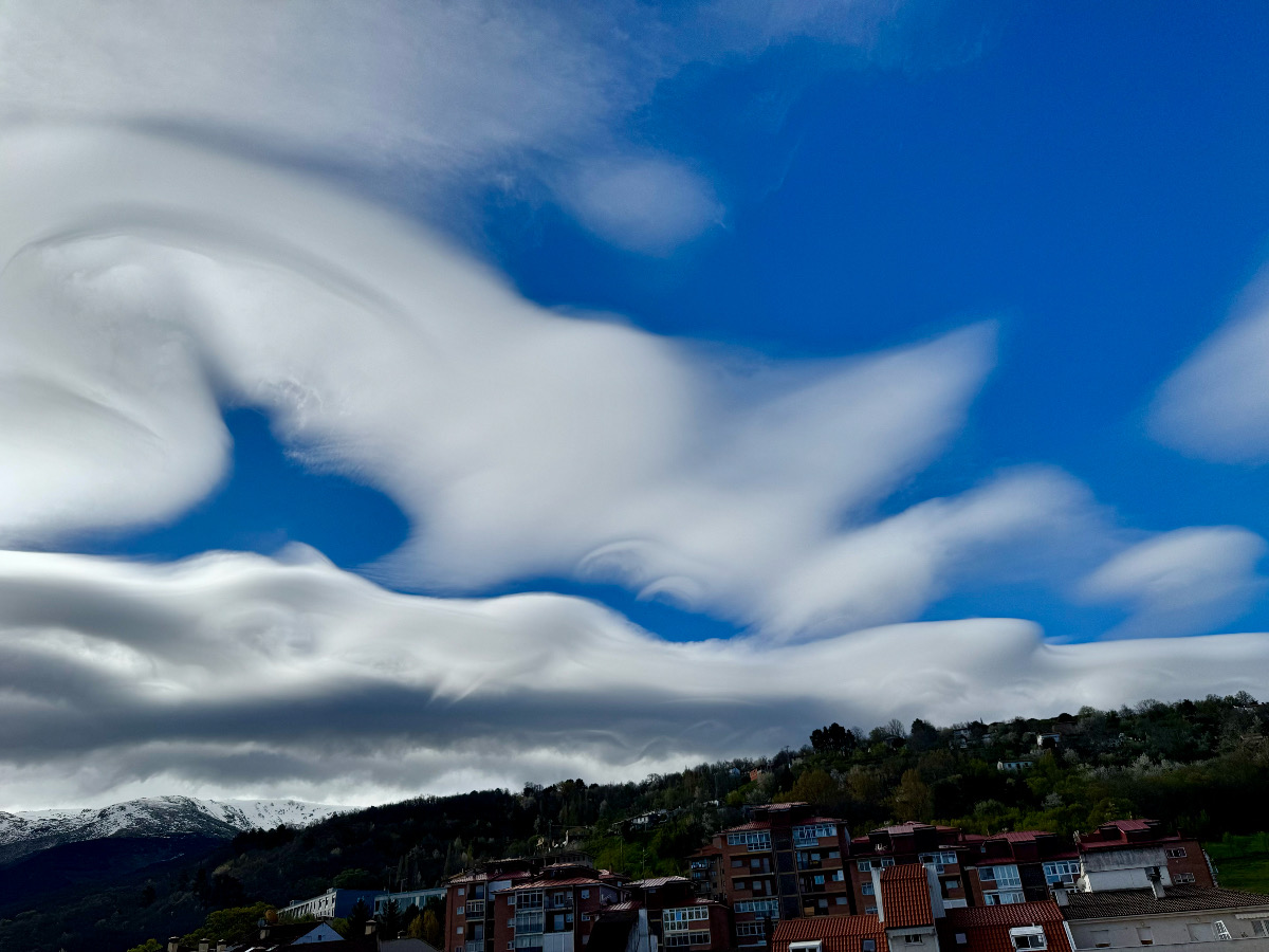 Lenticulares sobre la Sierra de Béjar.
