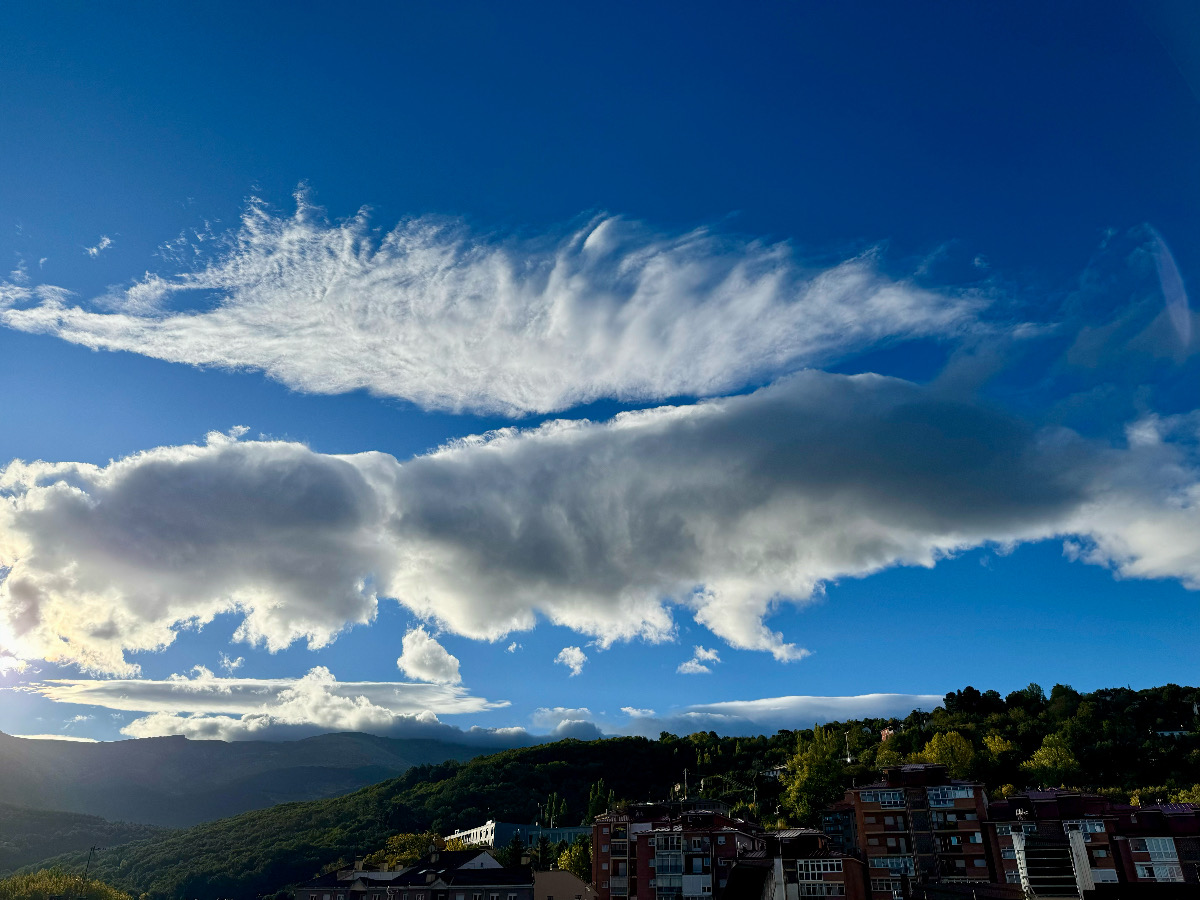 Diferentes tipos de nubes sobre la Sierra de Béjar 
