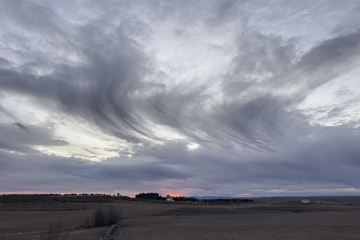 Las fuerza del viento le daba estas formas tan curiosas a las nubes que parecía que estaba peinándolas.
