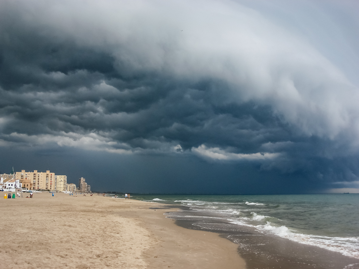 Viene la tormenta
Tormenta en la playa del Perellonet, Valencia
