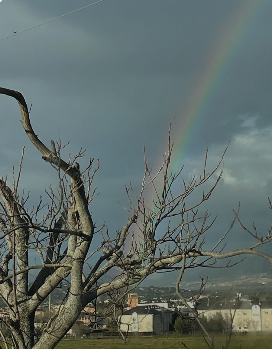 Arcoíris papá 
Fotografía realizada tras tormenta con la montañas de Guadarrama como fondo. 
