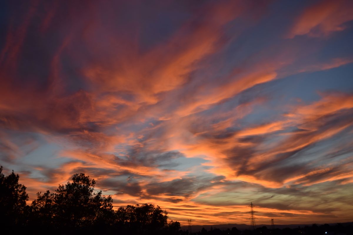 Nubes danzantes frente a su 'llama'
