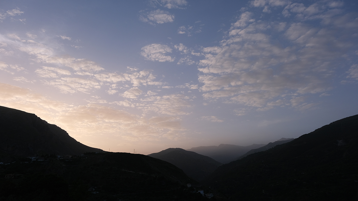 Breve descripción: Foto tomada de camino a los cahorros (Sierra nevada) al amanecer en mayo de 2024.
Características técnicas: Fujifilm xs-10, Fujinon 16-80 mm, f/4, 1/800s, ISO 320, con enfoque al infinito
