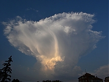 CUMULONIMBUS_AL_CAER_EL_SOL.JPG