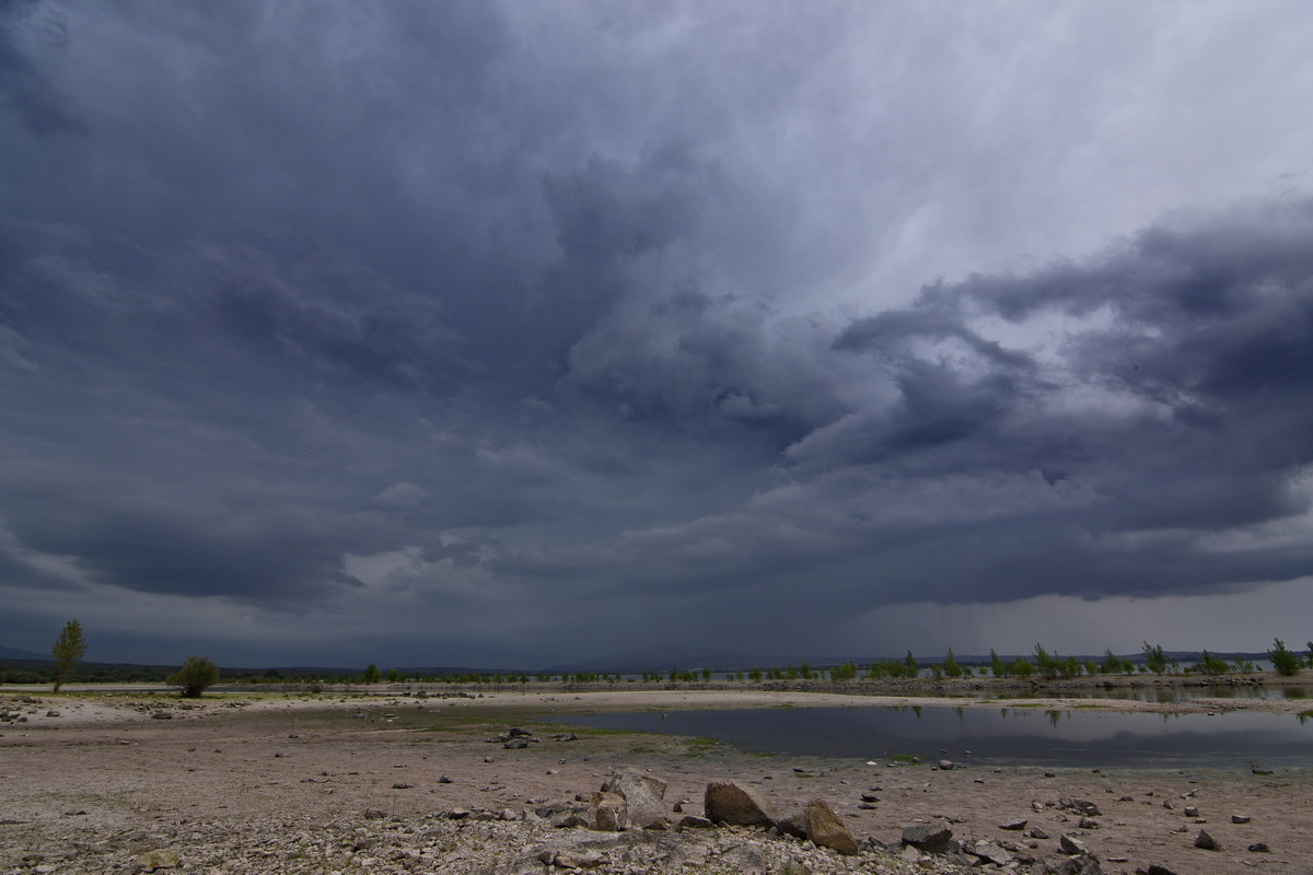 Tarde de tormentas al este del embalse de Santillana
