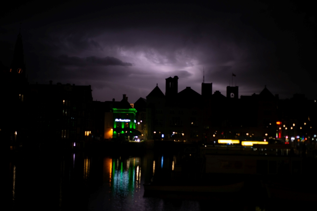 Noche de tormenta 1
Noche de tormenta eléctrica en mi ultima noche en Ámsterdam
