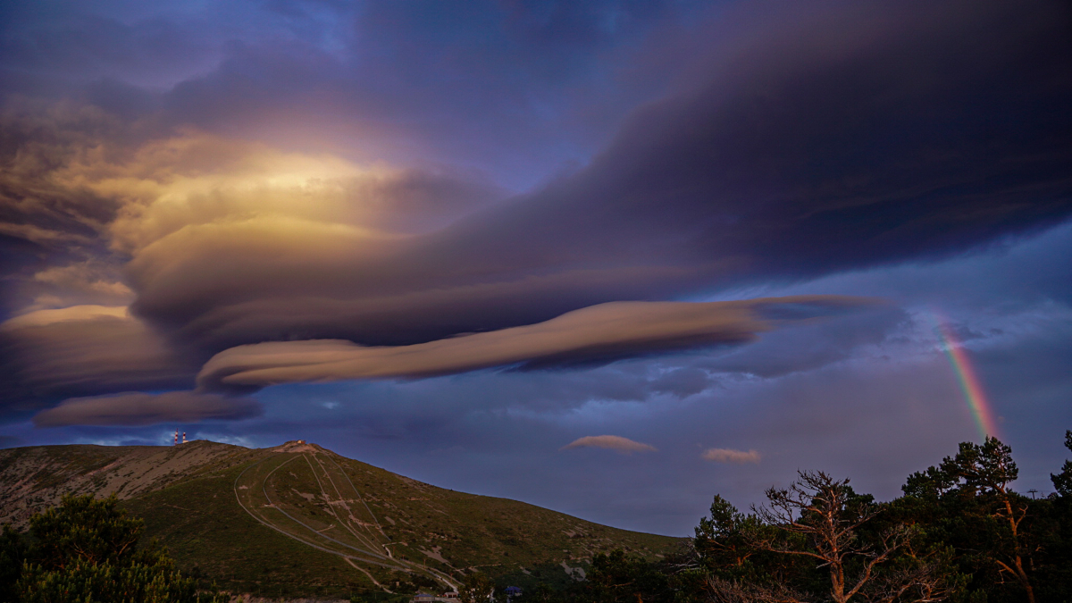 Lenticulares y un  pequeño arcoíris
