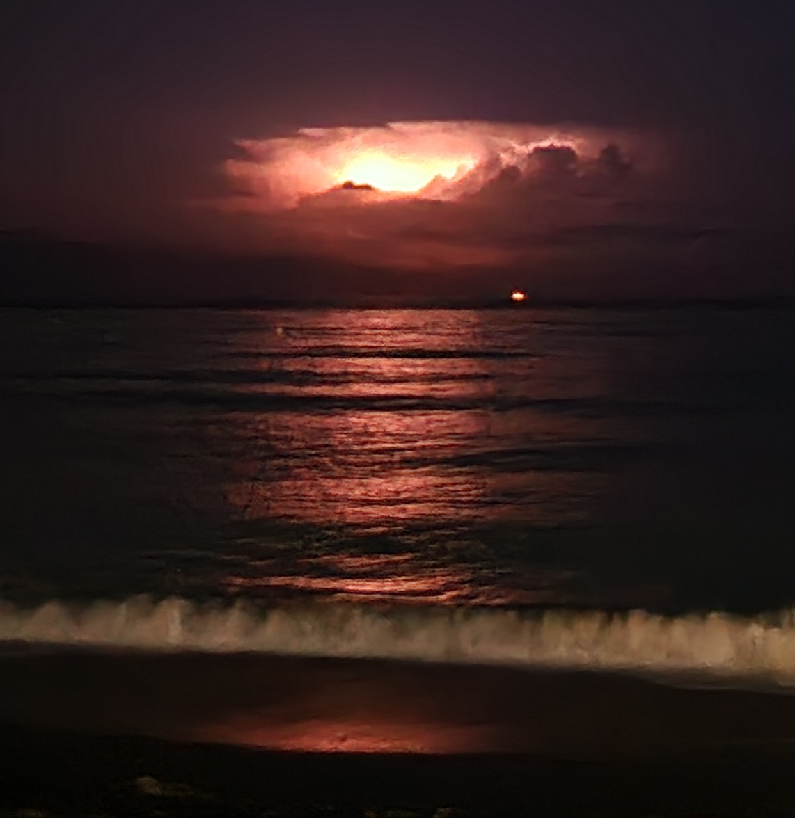 Plena tormenta en el mar
