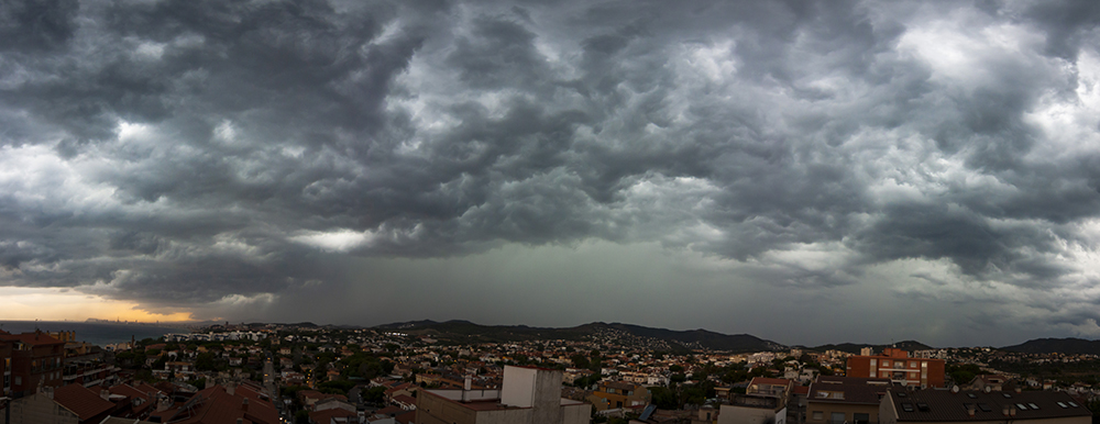 Tormenta que se dirigía del interior hacia la costa
