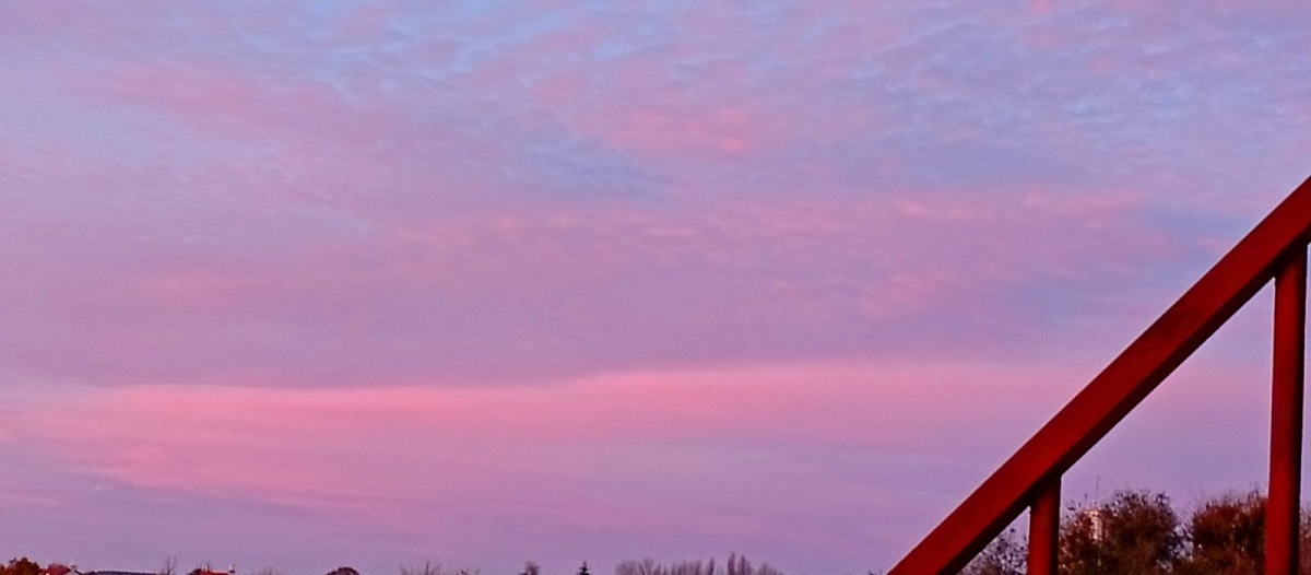 Cielo de amatista al ocaso
