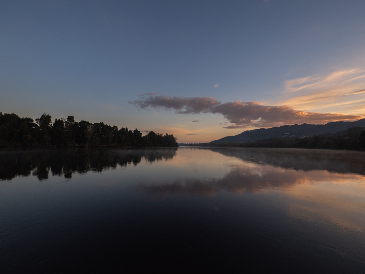 Frontera fluvial que vio pasar contrabandistas, exiliados, batallas....entre España y Portugal durante un gélido amanecer
