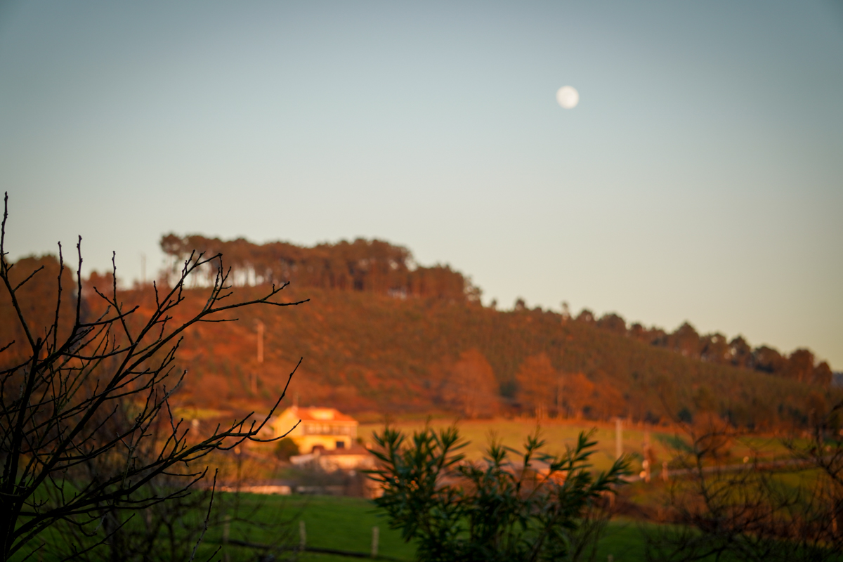 Atardecer con luna desde el pueblo de mis abuelos.
