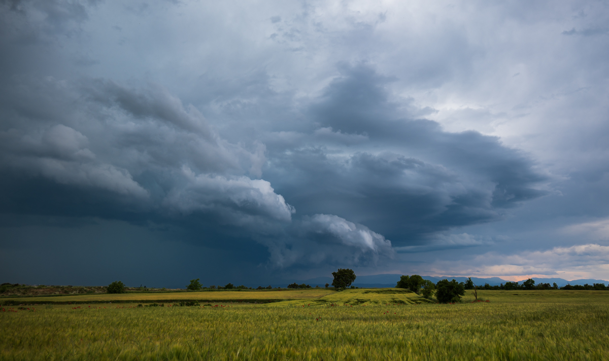 Otra toma diferente de la tormenta capturada en Pujalt desde una perspectiva lateral.
