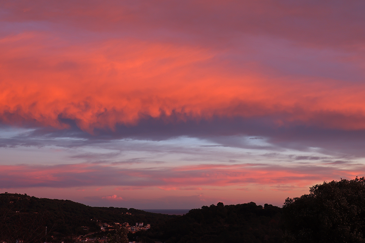 Posta de sol amb vent i núvols de colors, 11/1/25
