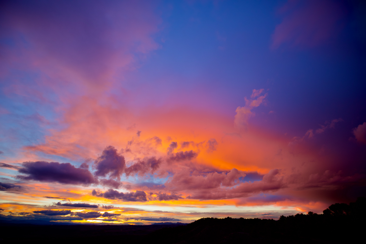 Después de una tormenta caida en la zona de Lerín en navarra,  pude tomar esta espectalucar foto al atardecer en sus horas doradas
