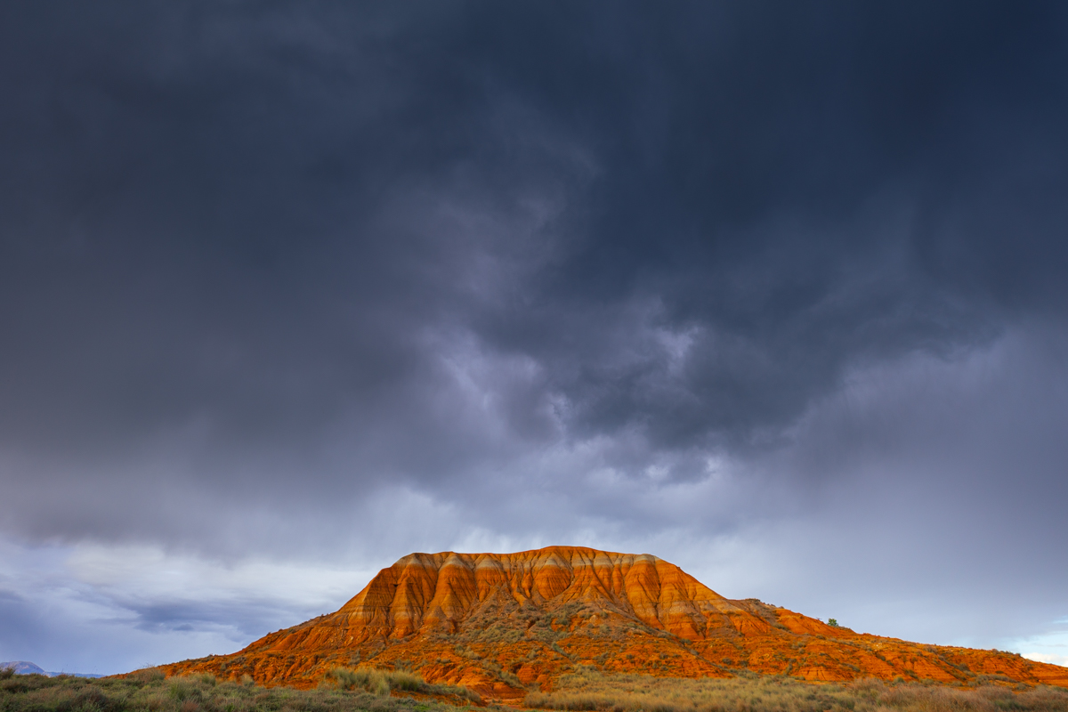 Tras el paso de una tormenta en la zona de Vega lazagurria, caracteristica forma de las bardenas reales, esculpida.
